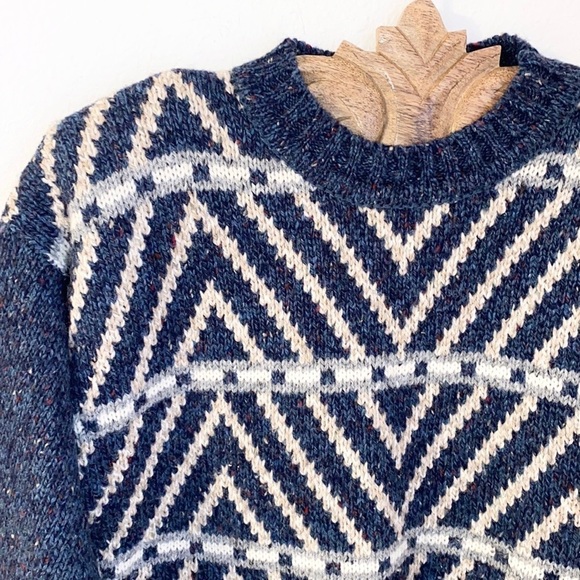 VINTAGE 90s Sweater - Picture 2 of 7